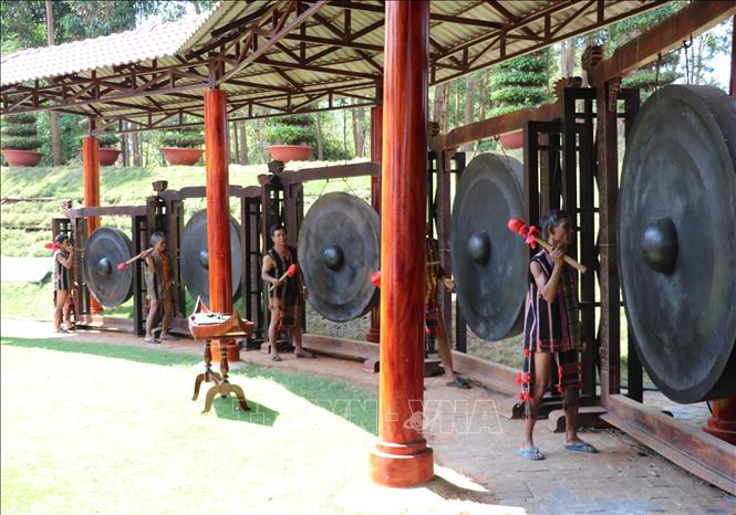 Hòa tấu đàn đá – cồng chiêng